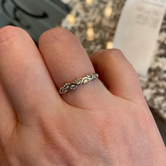 10k Diamond swirl band genuine earth mined Diamond ring modern design - Picture 6 of 9